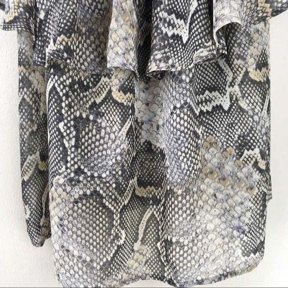 Show me your Mumu Snake Print Bungalow Top Large - Picture 4 of 8